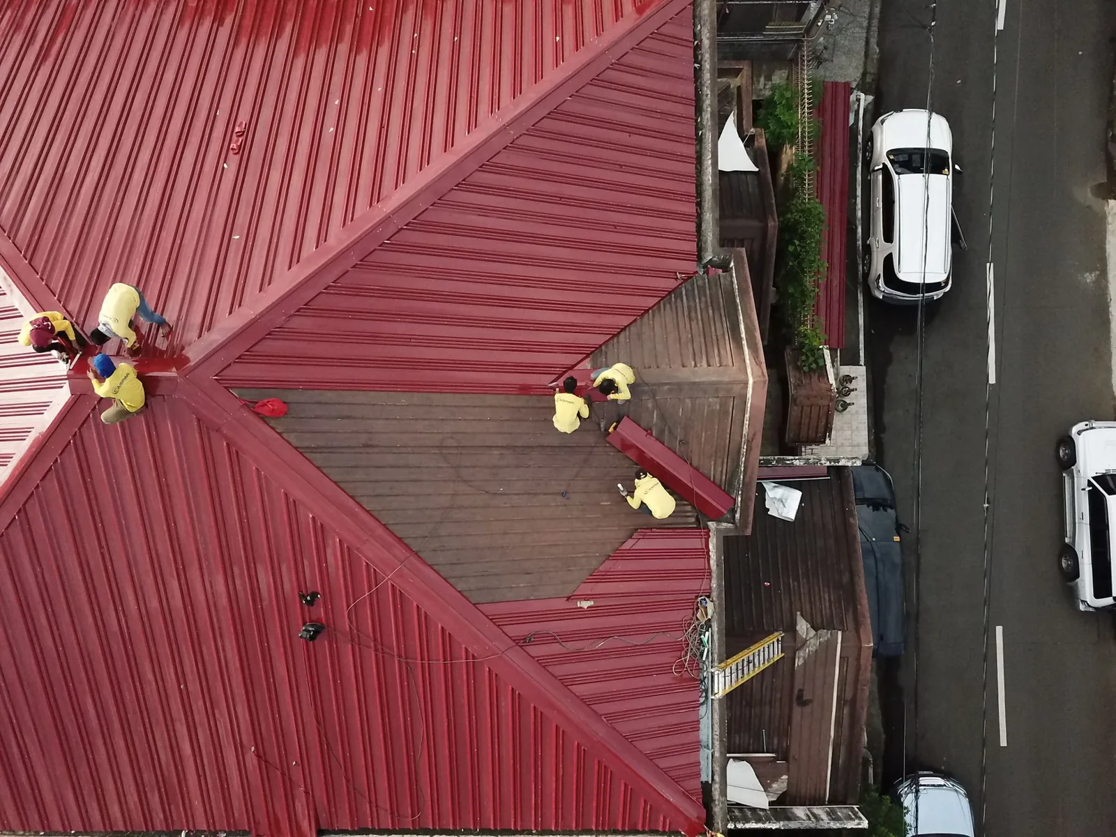 Roof repair vs replacement cost estimate for homeowners