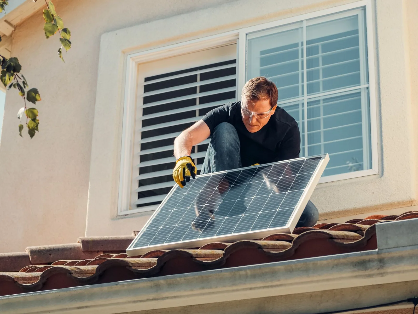 How much rebate for solar panels can homeowners expect in 2026?