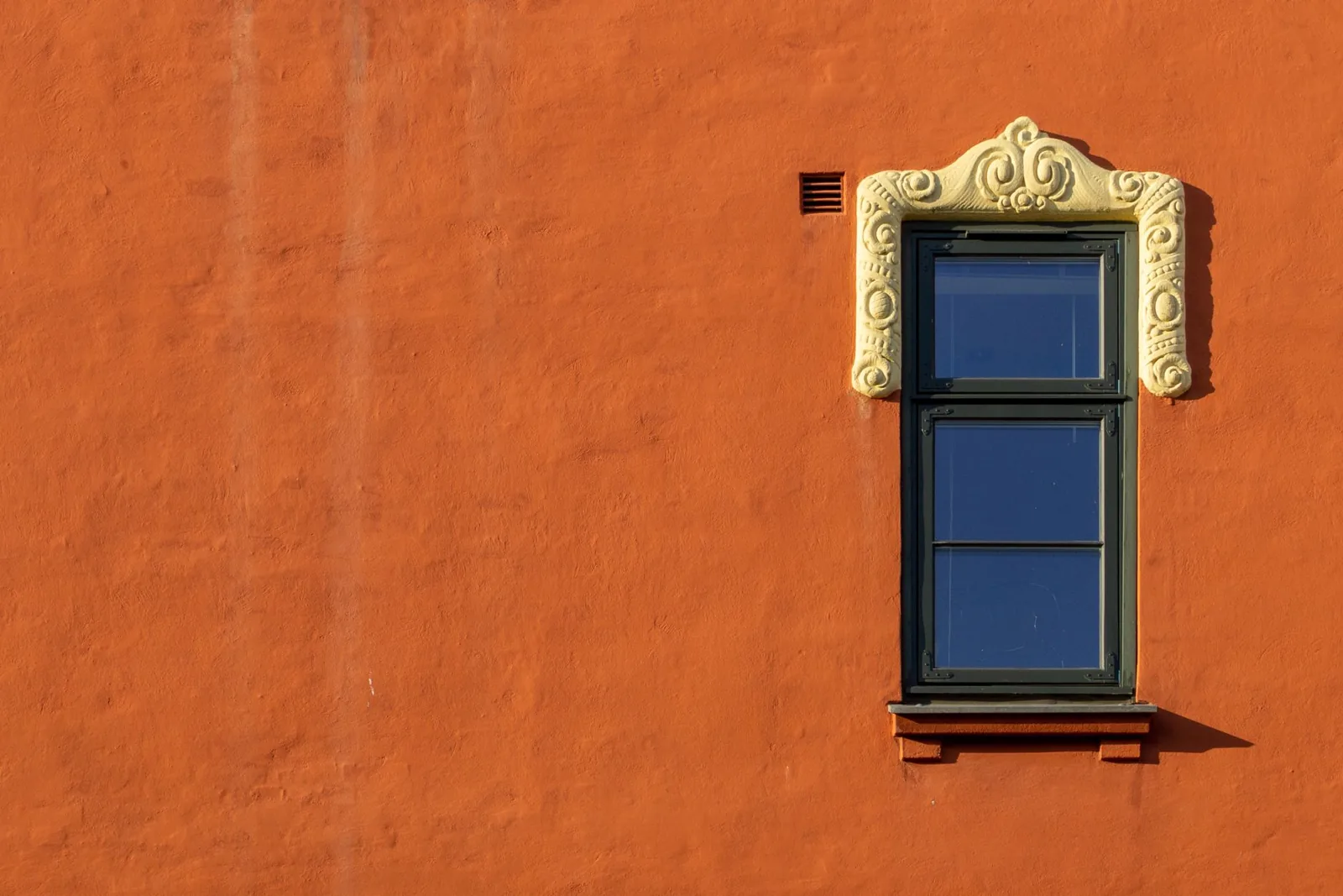 Average window replacement cost per window depends on material, glass package, and labor in your region
