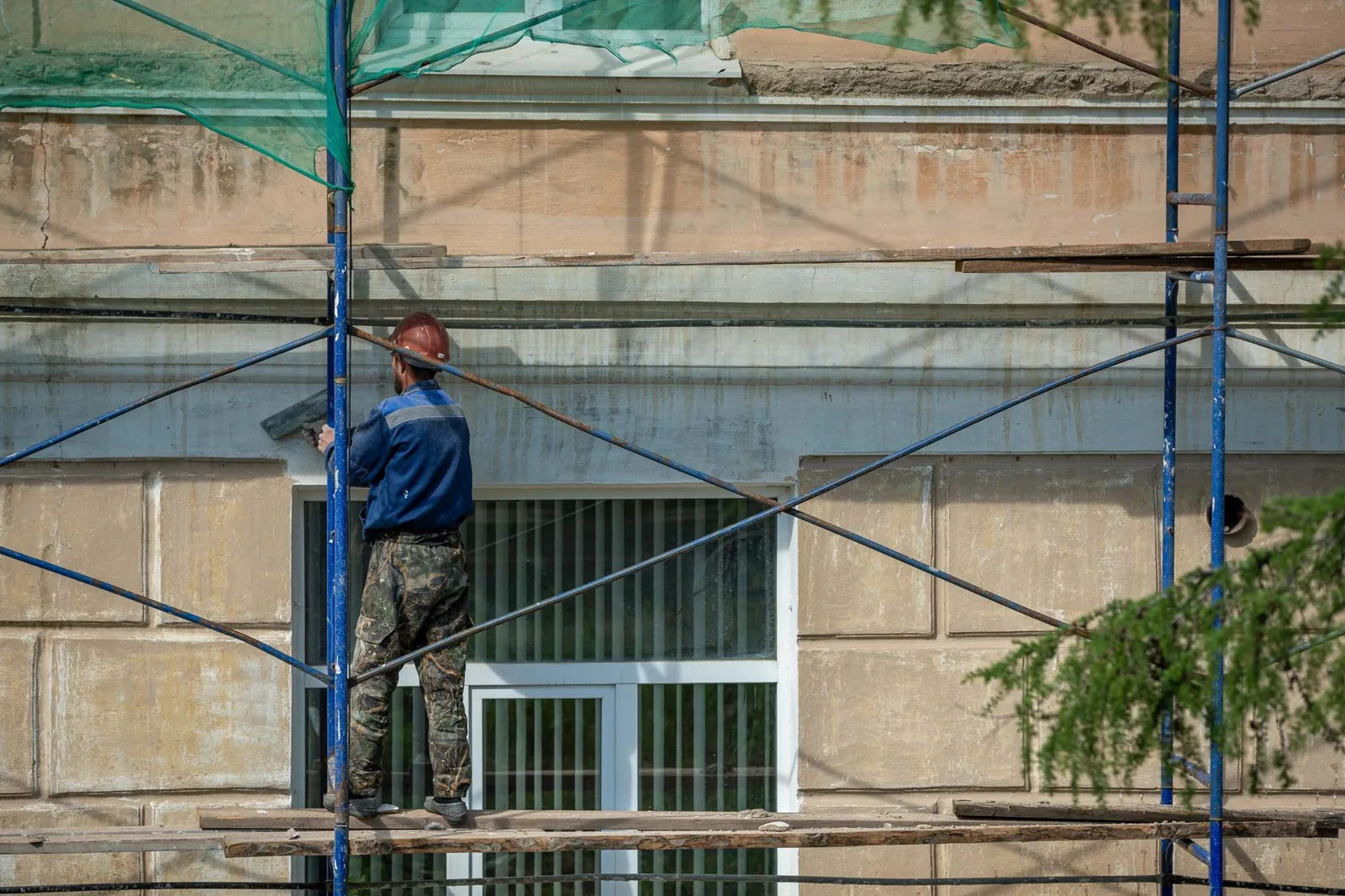 Window replacement labor cost per window varies by window type and installation method