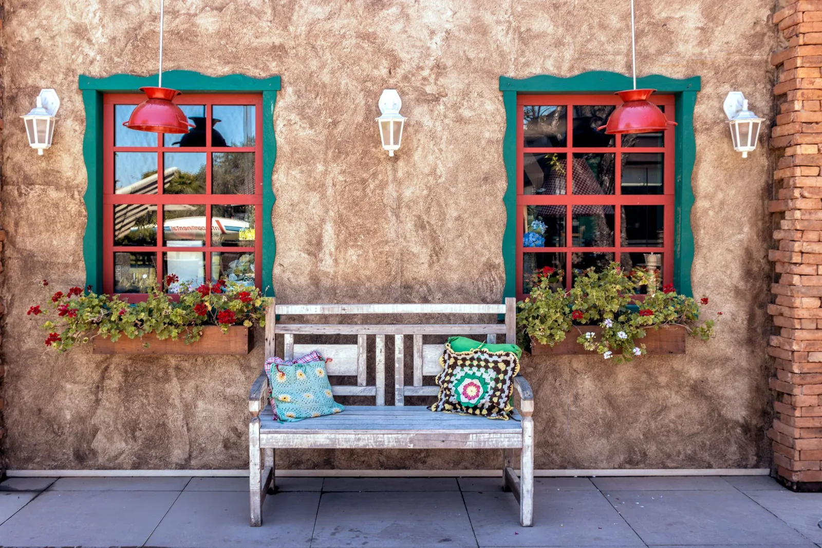 Replacement window installation labor and material cost breakdown